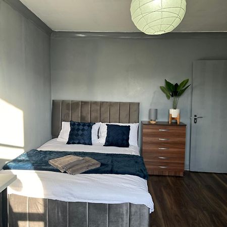 Luxury Room In A 4 Bedroom Flat! 4 Minutes Walk To Kingscross, St Pancras Londra Dış mekan fotoğraf