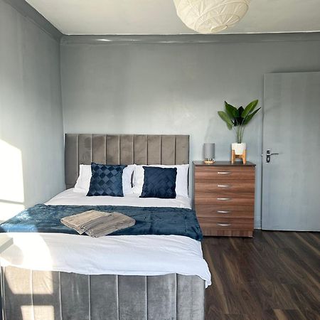 Luxury Room In A 4 Bedroom Flat! 4 Minutes Walk To Kingscross, St Pancras Londra Dış mekan fotoğraf