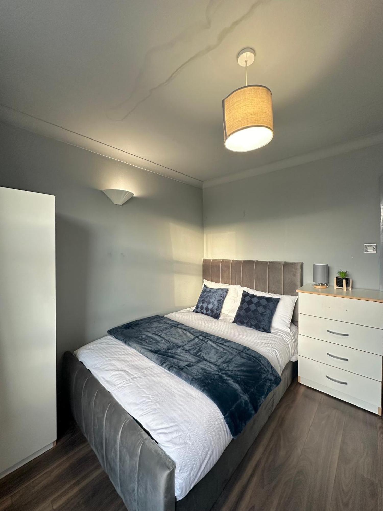 Luxury Room In A 4 Bedroom Flat! 4 Minutes Walk To Kingscross, St Pancras Londra Dış mekan fotoğraf