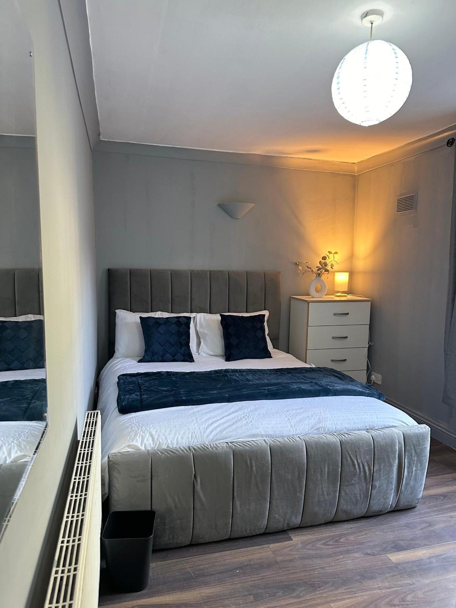 Luxury Room In A 4 Bedroom Flat! 4 Minutes Walk To Kingscross, St Pancras Londra Dış mekan fotoğraf