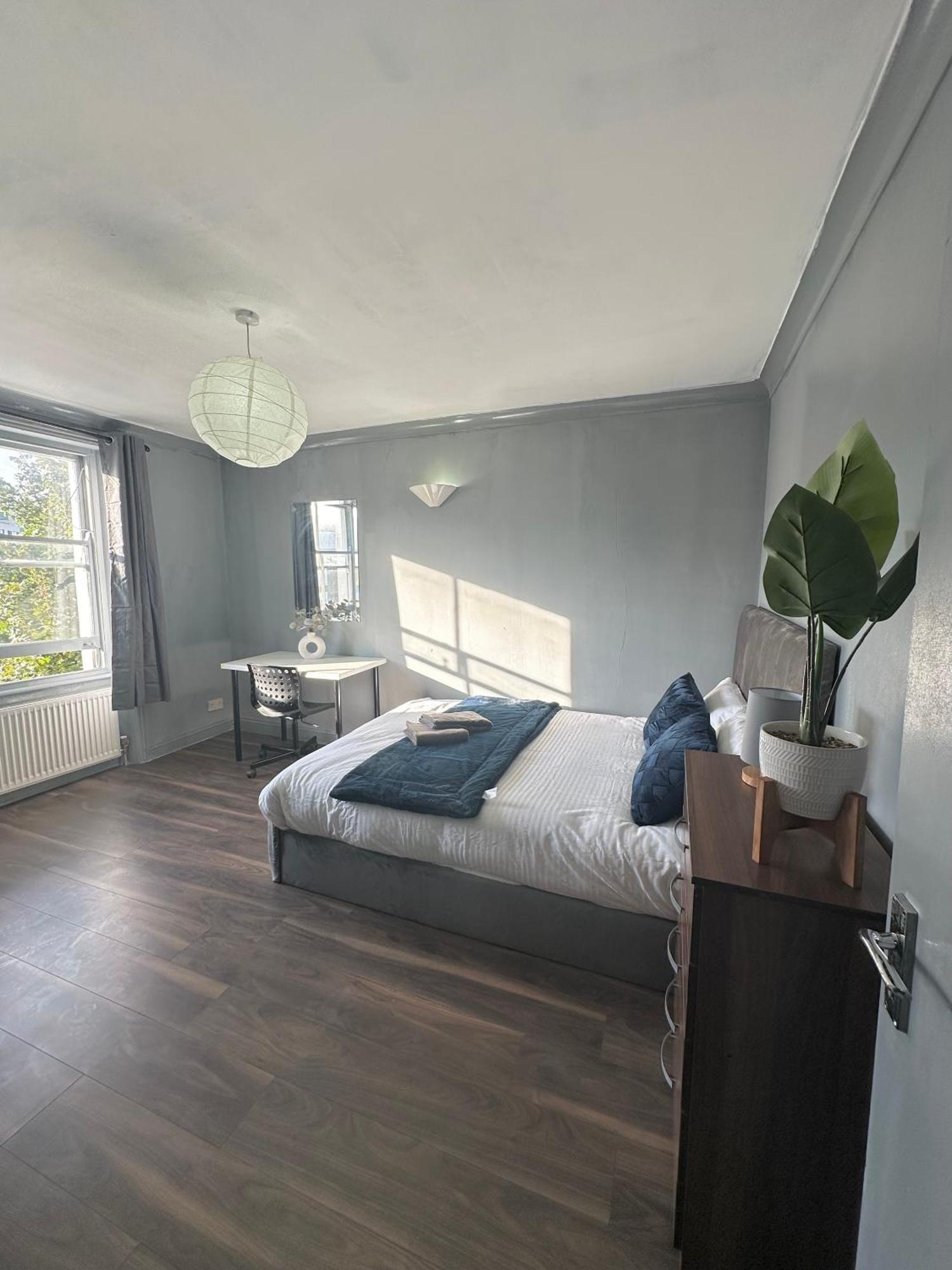 Luxury Room In A 4 Bedroom Flat! 4 Minutes Walk To Kingscross, St Pancras Londra Dış mekan fotoğraf