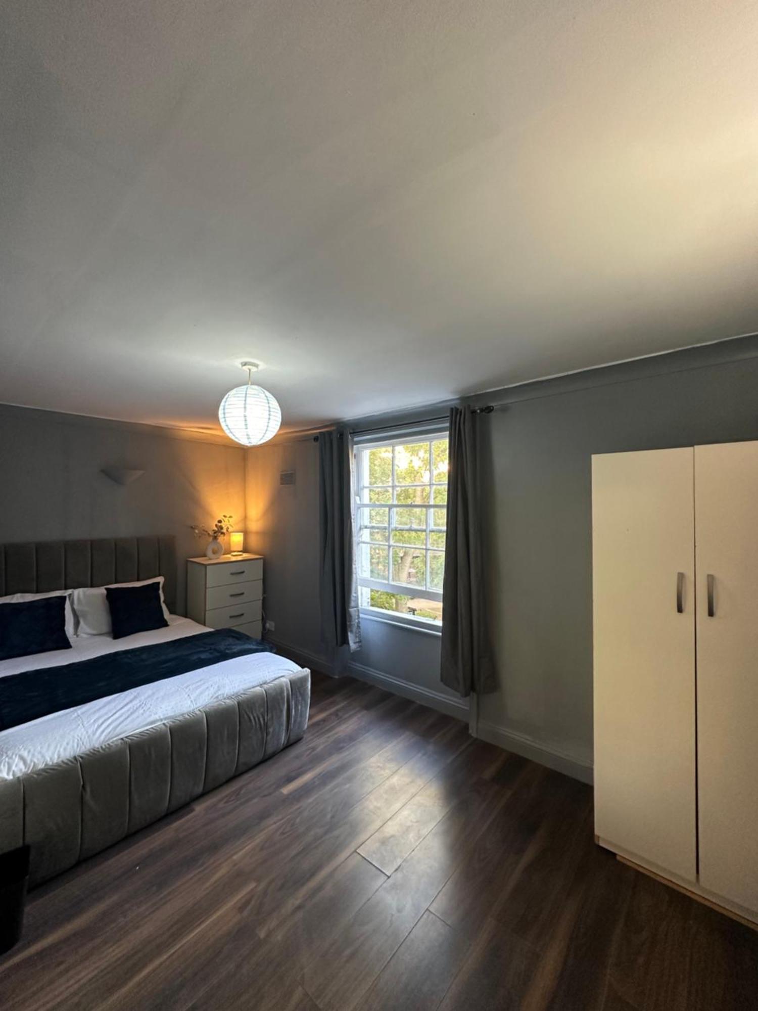 Luxury Room In A 4 Bedroom Flat! 4 Minutes Walk To Kingscross, St Pancras Londra Dış mekan fotoğraf