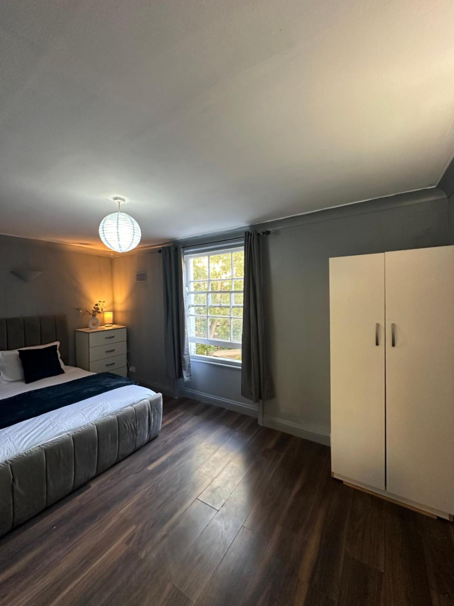 Luxury Room In A 4 Bedroom Flat! 4 Minutes Walk To Kingscross, St Pancras Londra Dış mekan fotoğraf
