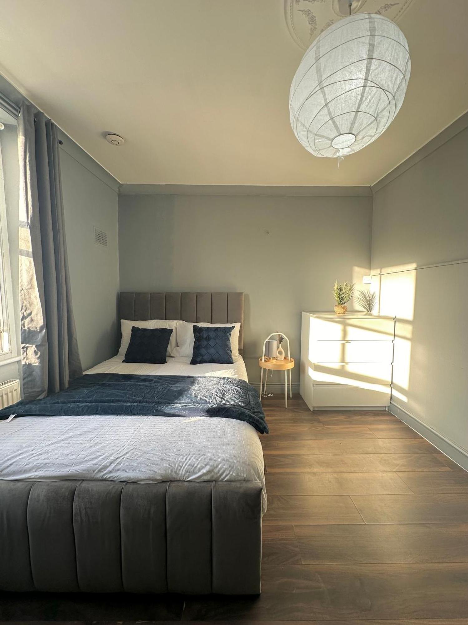 Luxury Room In A 4 Bedroom Flat! 4 Minutes Walk To Kingscross, St Pancras Londra Dış mekan fotoğraf