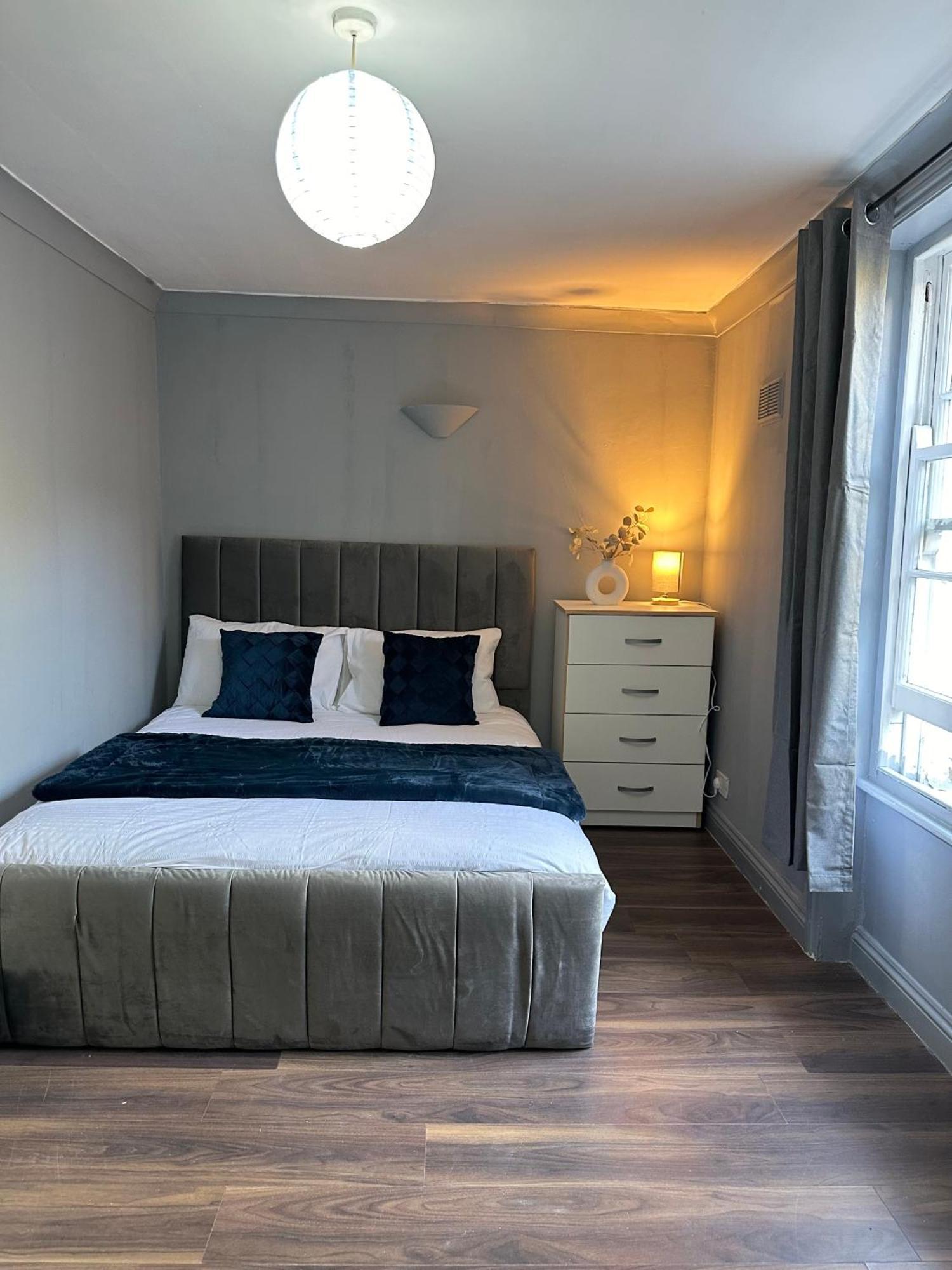 Luxury Room In A 4 Bedroom Flat! 4 Minutes Walk To Kingscross, St Pancras Londra Dış mekan fotoğraf