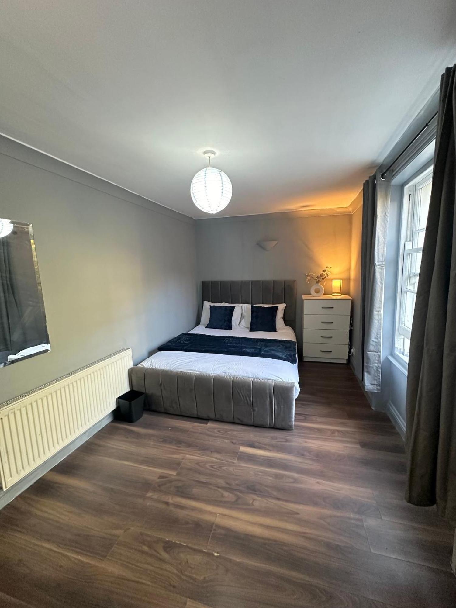 Luxury Room In A 4 Bedroom Flat! 4 Minutes Walk To Kingscross, St Pancras Londra Dış mekan fotoğraf