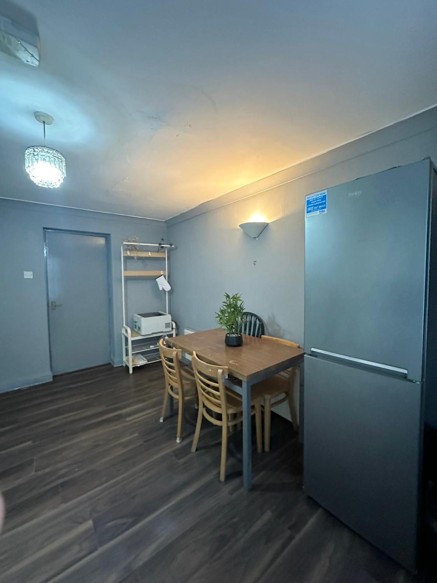 Luxury Room In A 4 Bedroom Flat! 4 Minutes Walk To Kingscross, St Pancras Londra Dış mekan fotoğraf