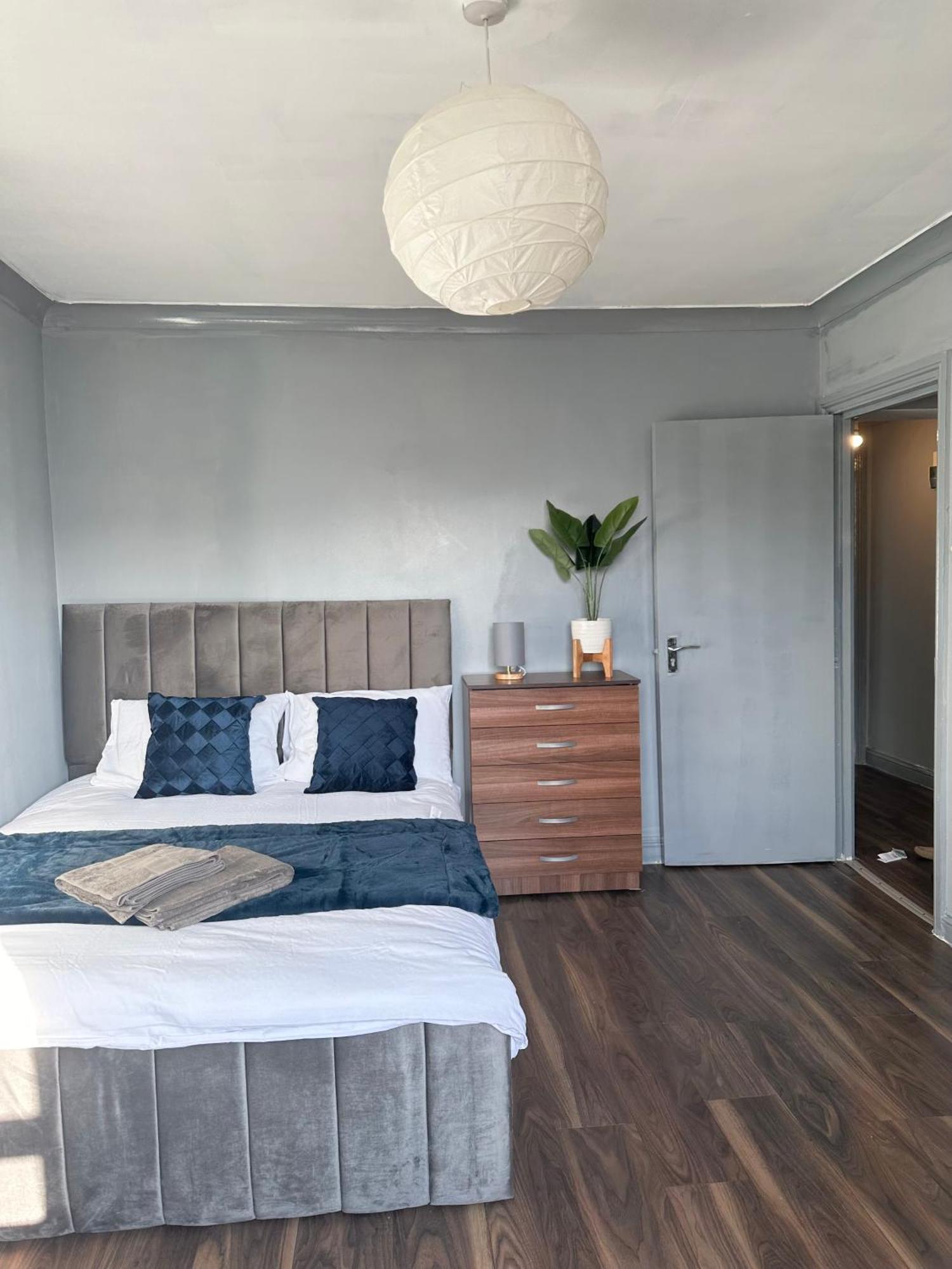 Luxury Room In A 4 Bedroom Flat! 4 Minutes Walk To Kingscross, St Pancras Londra Dış mekan fotoğraf