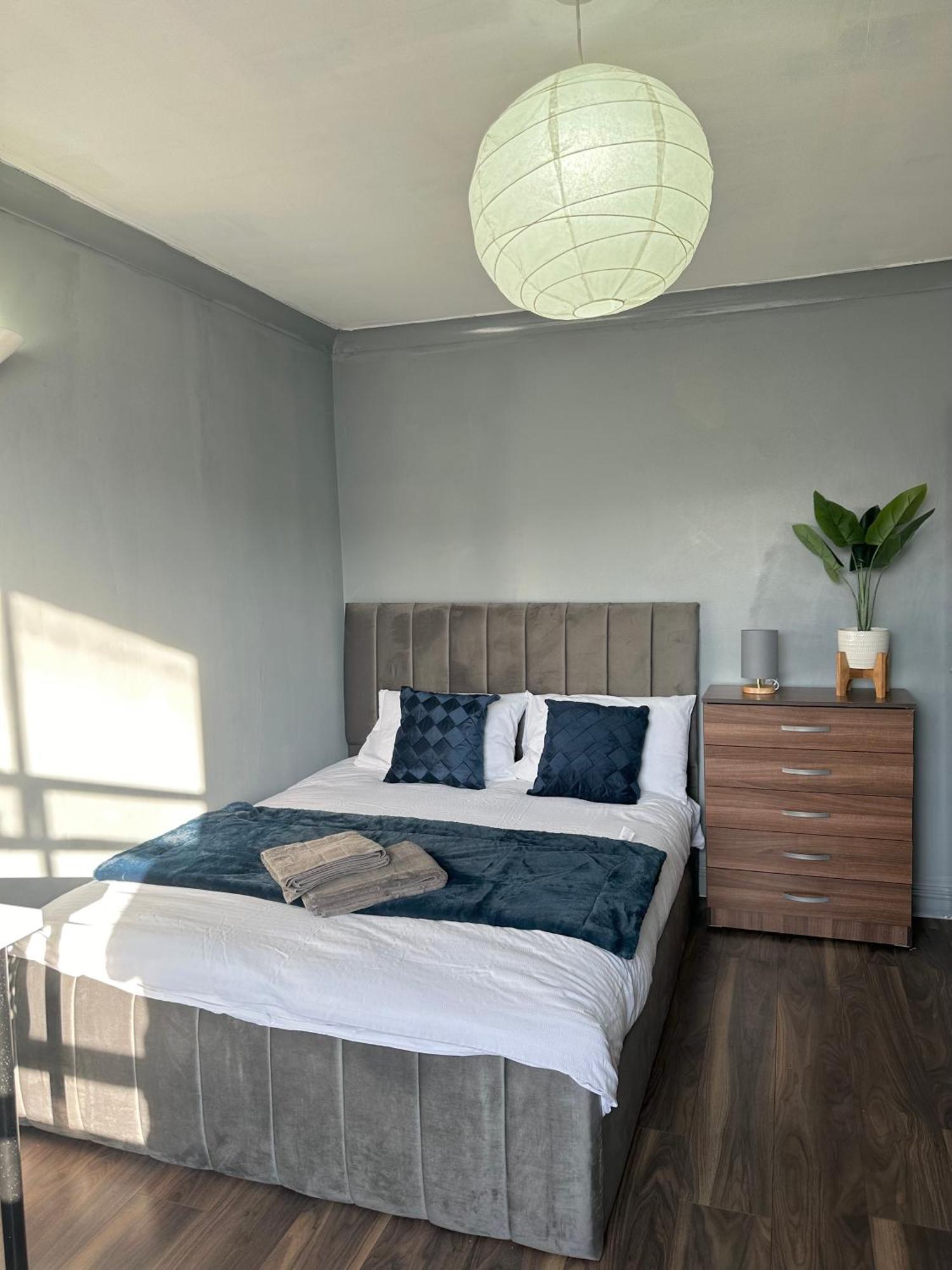 Luxury Room In A 4 Bedroom Flat! 4 Minutes Walk To Kingscross, St Pancras Londra Dış mekan fotoğraf