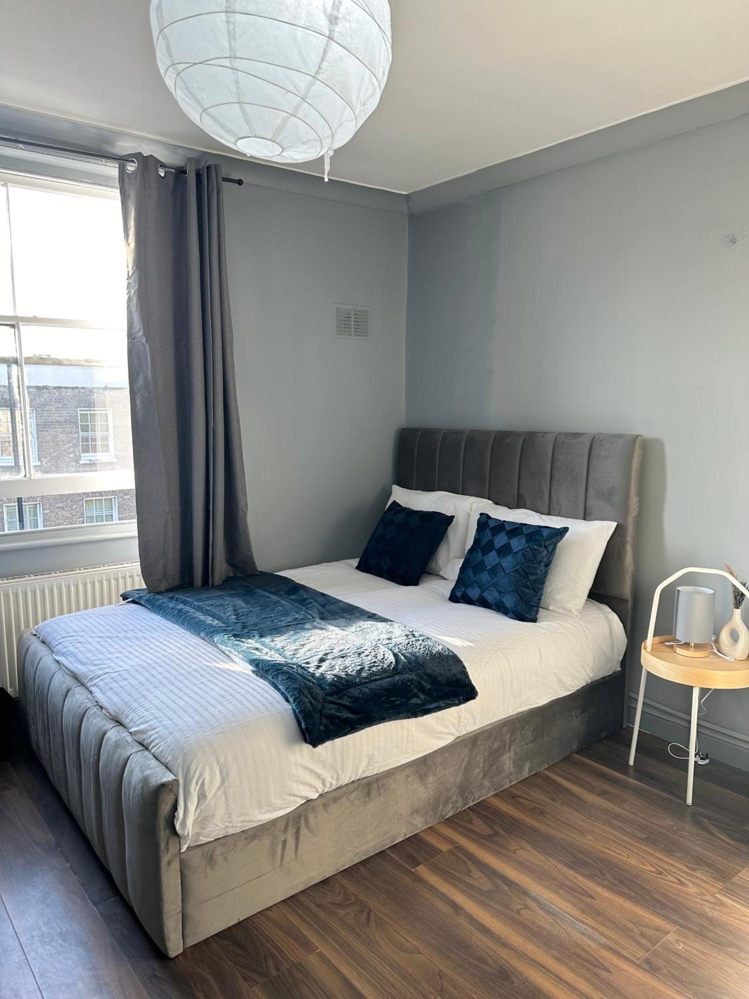 Luxury Room In A 4 Bedroom Flat! 4 Minutes Walk To Kingscross, St Pancras Londra Dış mekan fotoğraf